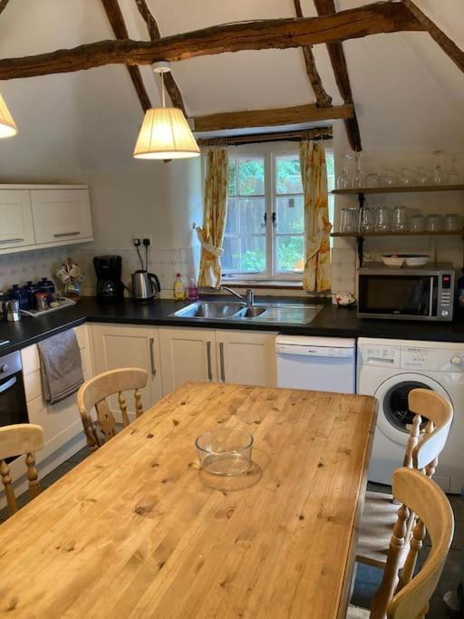 Stable Cottage - Sleeps 6, Near Lulworth Cove Dorchester Bagian luar foto