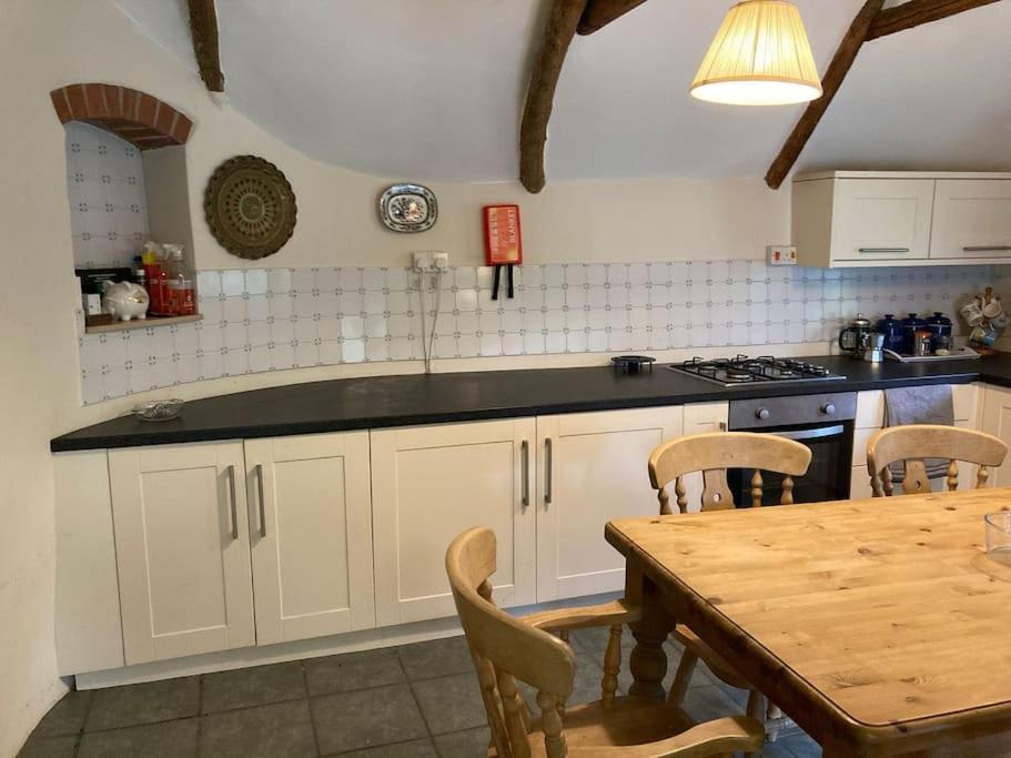 Stable Cottage - Sleeps 6, Near Lulworth Cove Dorchester Bagian luar foto